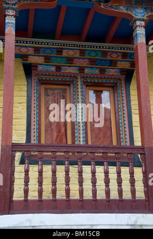 Finestra decorata, Monastero, Marpha Village, Circuito di Annapurna, Nepal Foto Stock