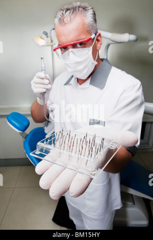 Dentista azienda dental punte da trapano Foto Stock