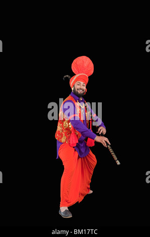 Bhangra la tradizionale danza folk dal Punjab in India del Nord Foto Stock