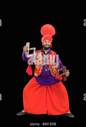 Bhangra la tradizionale danza folk dal Punjab in India del Nord Foto Stock
