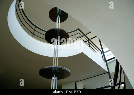 Il modernista scalinata a spirale all'Art Deco De La Warr Pavilion a Bexhill on Sea East Sussex Foto Stock