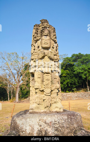 La Grande Plaza, Stela un, risalente al 731 D.C. le rovine di Copan, Sito Patrimonio Mondiale dell'UNESCO, Honduras, America Centrale Foto Stock