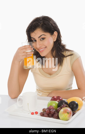 Ritratto di una donna con prima colazione Foto Stock