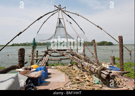 I cinesi le reti da pesca a Cochin, India Foto Stock