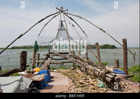I cinesi le reti da pesca a Cochin, India Foto Stock