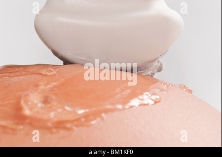 Donna incinta passando attraverso una scansione ad ultrasuoni Foto Stock