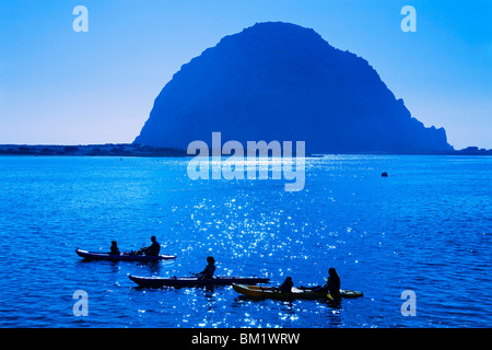 Noleggio di kayak e di Morro Rock, città di Morro Bay, San Luis Obispo County, California, Stati Uniti d'America, America del Nord Foto Stock