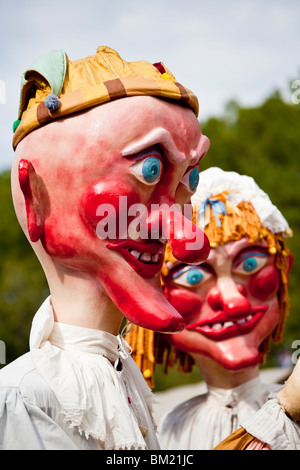 Gainesville FL - Gennaio 2009 - testa gigante maschio e femmina jester costumi alla Hoggetowne Renaissance Faire Foto Stock