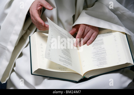 Monaco della lettura della Bibbia, Evian, Haute Savoie, Francia, Europa Foto Stock