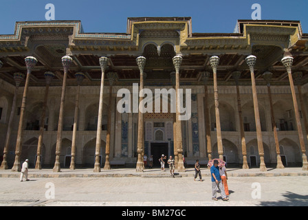 Bolo Hauz moschea, Sito Patrimonio Mondiale dell'UNESCO, Bukhara, Uzbekistan in Asia centrale Foto Stock