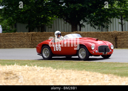 La Ferrari S.p.A. è una vettura sportiva produttore con sede a Maranello, Italia . Nella foto il 166 Barchetta Ferrari a Goodwood Festival. Foto Stock