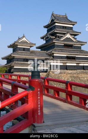 Il XVI secolo il Castello Matsumoto, principalmente costruzione originale e un tesoro nazionale del Giappone, Nagano, Giappone Foto Stock