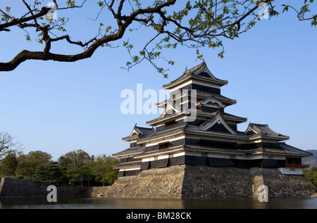 Il XVI secolo il Castello Matsumoto, principalmente costruzione originale e un tesoro nazionale del Giappone, Nagano, Giappone Foto Stock