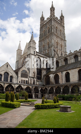 Torre e nel chiostro della cattedrale di Gloucester, Gloucester, Gloucestershire, Regno Unito Foto Stock