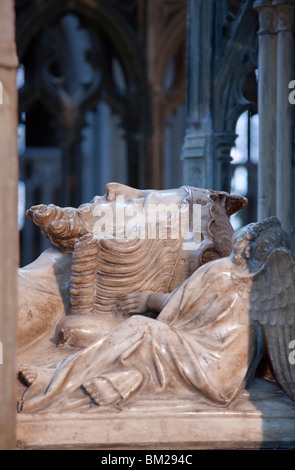 Close-up di effige sulla tomba di Re Edoardo II, morì 1327, cattedrale di Gloucester, Gloucester, Gloucestershire, Regno Unito Foto Stock