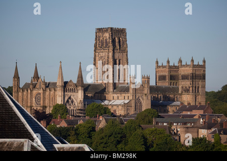 La Cattedrale di Durham dal sudest, Sito Patrimonio Mondiale dell'UNESCO, Durham, Regno Unito Foto Stock
