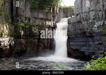 Forza elevata in cascata, 70 piedi (21 m) alta, superiore Teesdale, County Durham, Regno Unito Foto Stock