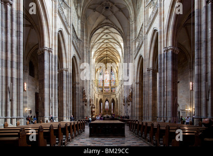 Interno di San Vito la cattedrale di guardando ad est, il Castello di Praga, Repubblica Ceca Foto Stock