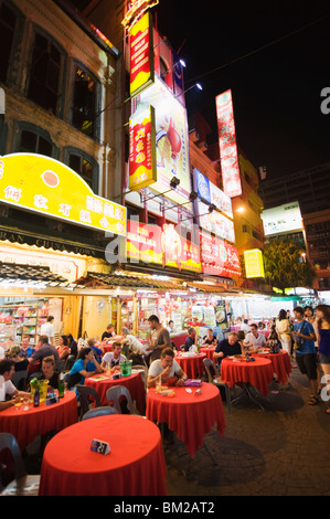 Ristorante esterno, Petaling Street, Chinatown, Kuala Lumpur, Malesia, sud-est asiatico Foto Stock