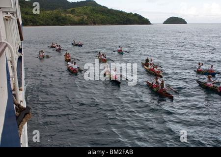 Canoa tradizionale accoglienza dalla gente di Kioa Isola, Figi, South Pacific Pacific Foto Stock