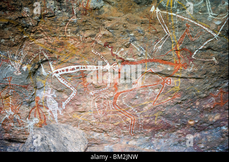 Roccia aborigene di pittura presso la galleria Anbangbang Nourlangie Rock, il Parco Nazionale Kakadu, Territorio del Nord, l'Australia Foto Stock