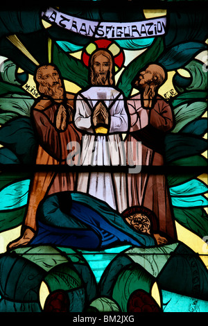 La Trasfigurazione in vetrata di Saint-Joseph des alette chiesa, Annecy, Haute Savoie, Francia Foto Stock