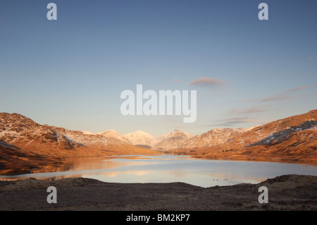 Alba sul Loch Arklet, Scozia Foto Stock
