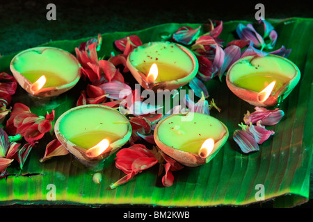 Lampade a olio, Maha Sri Mariamman temple, Penang, Malaysia, sud-est asiatico Foto Stock