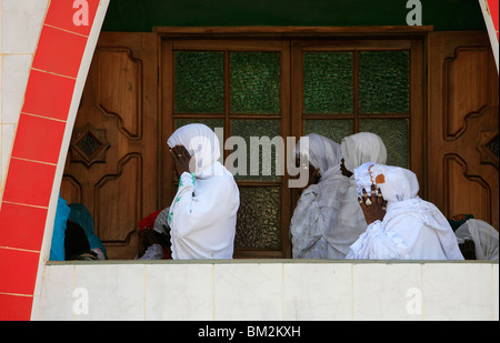 La preghiera del venerdì presso la moschea di divinità, Dakar, Senegal Foto Stock