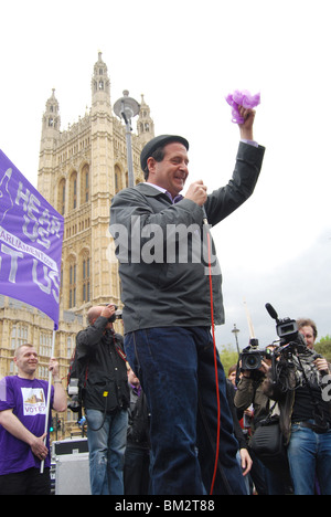 Mark Thomas di governo di prendere nuovamente il Parlamento protesta Westminster 2010 Foto Stock