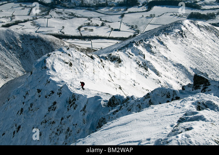 Sulla Hall ha caduto il crinale di monte Blencathra in inverno, Lake District, Cumbria, England, Regno Unito Foto Stock