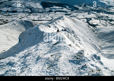 Sulla Hall ha caduto il crinale di monte Blencathra in inverno, Lake District, Cumbria, England, Regno Unito Foto Stock