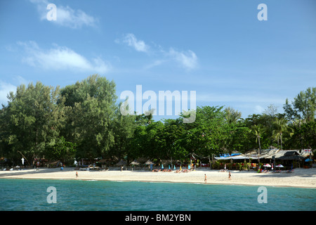 Long Beach o Phra Ae sulla spiaggia di Ko Lanta nella provincia di Krabi del sud della Thailandia. Foto Stock