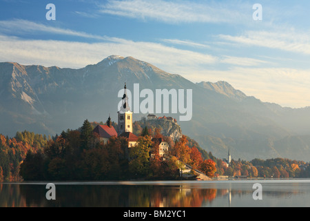 Alba nella chiesa dell Assunzione sul lago di Bled, Gorenjska, Slovenia Foto Stock