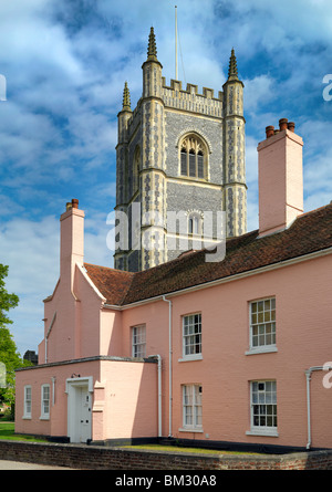 Vicarage Dedham, con la guglia di Santa Maria Vergine visto dietro Foto Stock