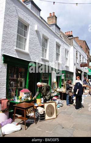 Negozio di antiquariato, il pallone a piedi, Hampstead, London Borough of Camden, Greater London, England, Regno Unito Foto Stock