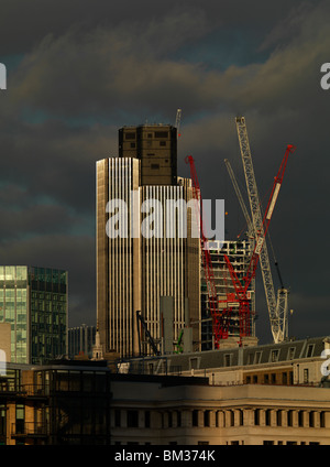 Contructionn, città di Londra . Torre 42, ( Shot su una Hasselblad H3DII-50, producendo un 140MB+ file Tiff se necessario) Foto Stock