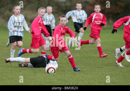 Azione da belfast junior scolari torneo di calcio Foto Stock