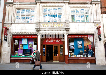 Stanfords, più grande del mondo mappa e travel bookshop, Londra Foto Stock