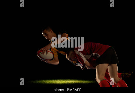 Giocatore di rugby di essere affrontati Foto Stock