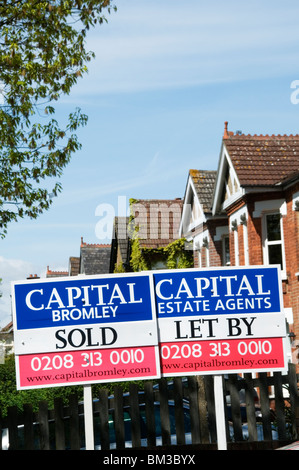 Agenti immobiliari' boards a Bromley, a sud di Londra Foto Stock
