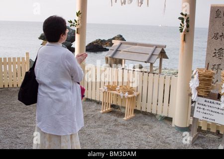 Santuario Okitama da Meoto Iwa la sposa rock off Futami, Mie Foto Stock