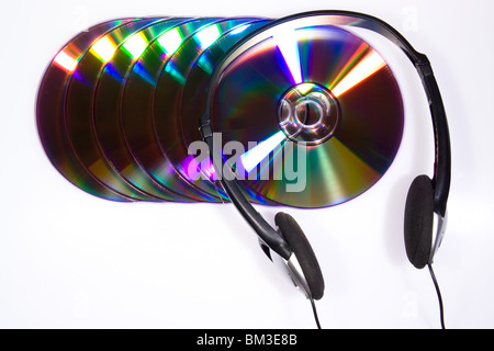 Concetto di immagine che mostra più blank cd e le cuffie Foto Stock