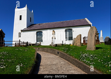 Ballintoy chiesa sulla costa North Antrim dell Irlanda del Nord Foto Stock