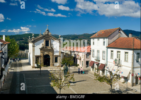 Il Portogallo, Costa Verde Minho distretto, Valenca do Minho. La Capela do Bom Jesus e statua di São Teotónio. Foto Stock