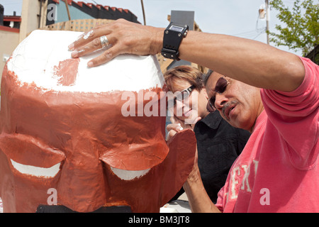 L'uomo vernici testa del fantoccio gigante Foto Stock