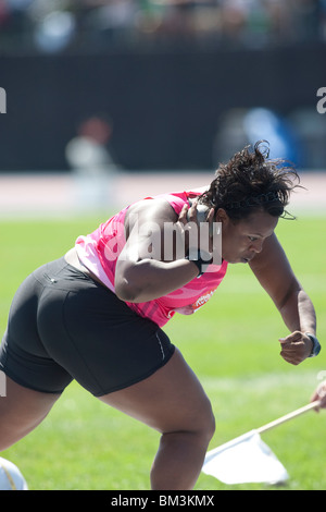 Michelle Carter (USA) vincitore delle donne del colpo messo a 2009 Reebok Grand Prix via e nel campo della concorrenza. Foto Stock