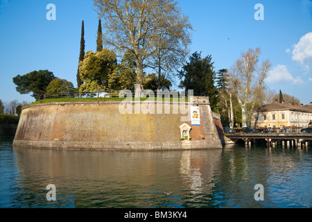 Dal porto di Peschiera del Garda Veneto Italia Foto Stock