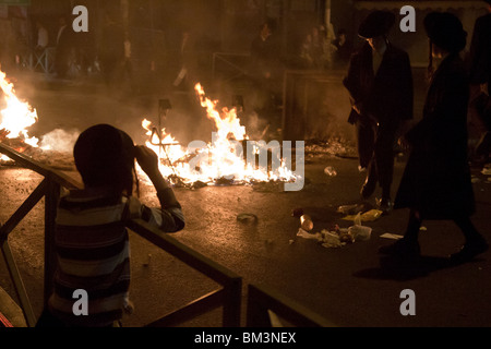 Ultra-Orthodox Haredim messo un ultimo stand in Gerusalemme per protestare un già perso la battaglia contro la rimozione di tombe da Ashkelo Foto Stock