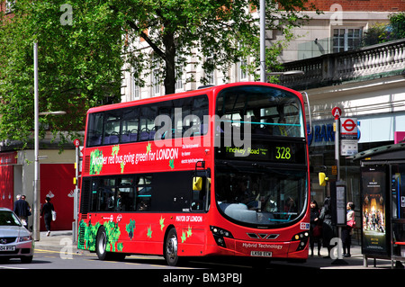 Double-decker Bus, High Street Kensington, Kensington, Royal Borough di Kensington e Chelsea, London, England, Regno Unito Foto Stock